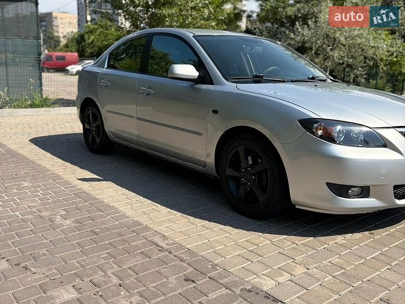 Седан Mazda 3 2004 в Днепре