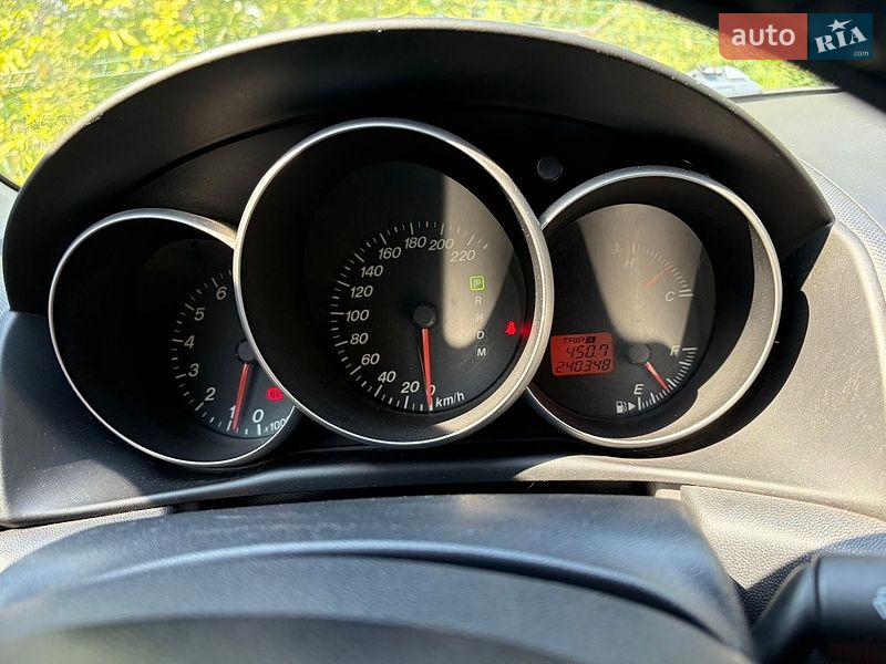 Седан Mazda 3 2004 в Днепре