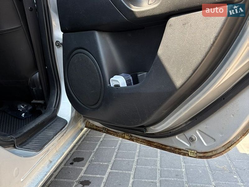 Седан Mazda 3 2004 в Днепре