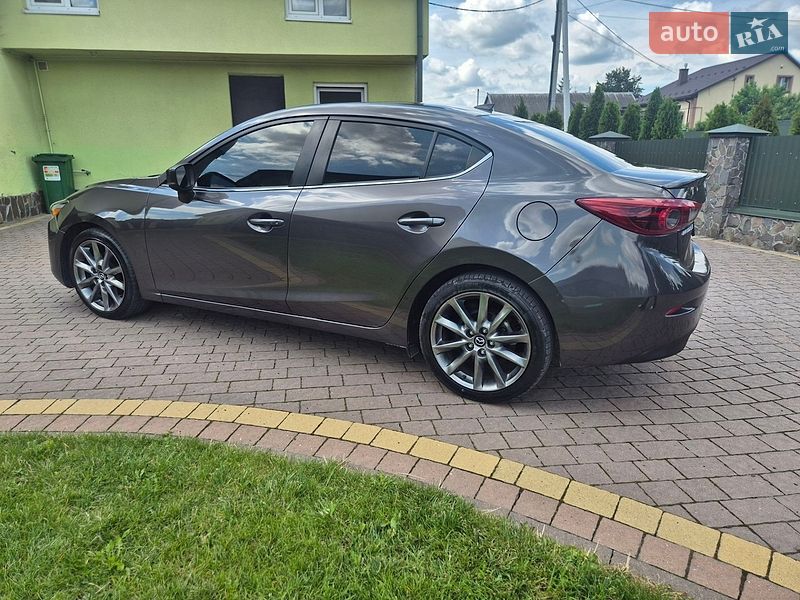 Седан Mazda 3 2017 в Львові