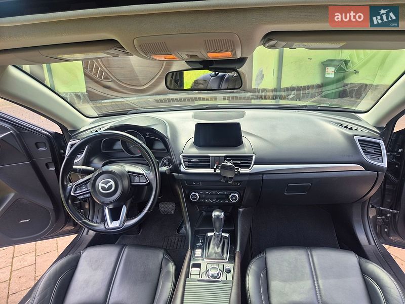 Седан Mazda 3 2017 в Львові