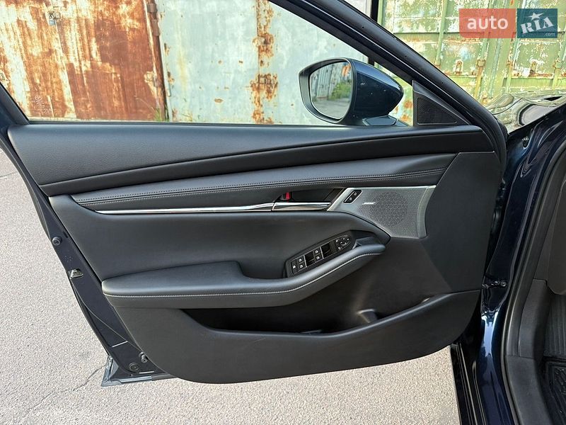 Седан Mazda 3 2019 в Черкасах