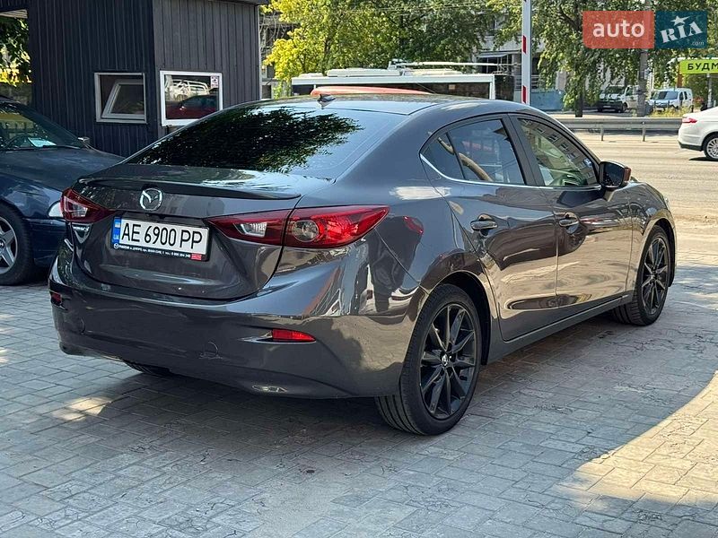 Седан Mazda 3 2018 в Днепре