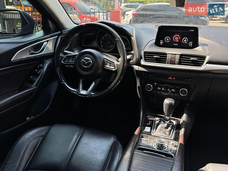 Седан Mazda 3 2018 в Днепре