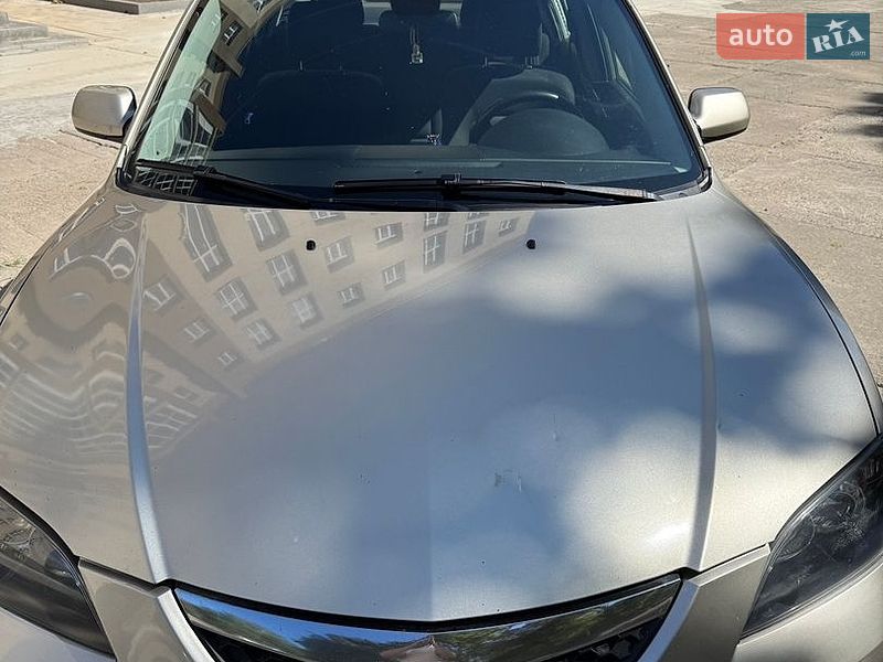 Седан Mazda 3 2006 в Ромнах