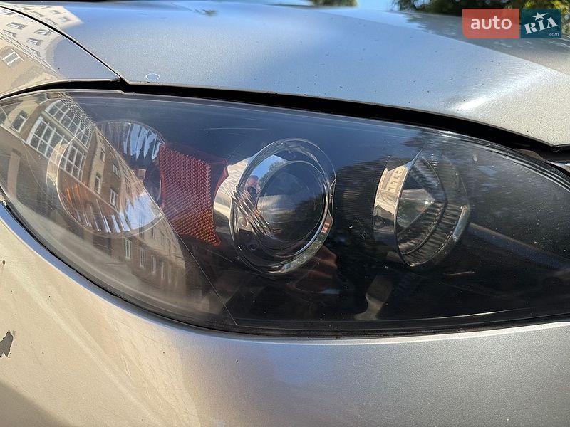 Седан Mazda 3 2006 в Ромнах