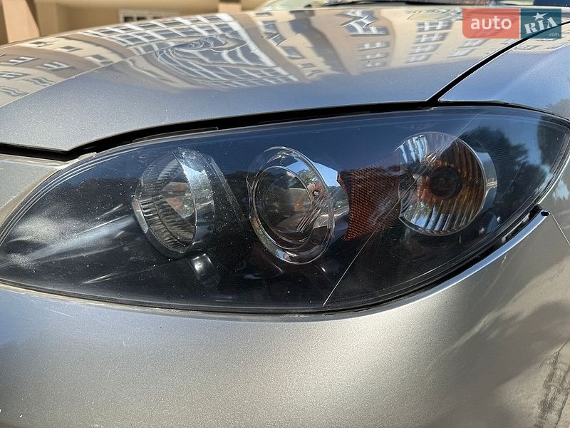 Седан Mazda 3 2006 в Ромнах
