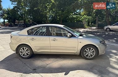 Седан Mazda 3 2006 в Ромнах