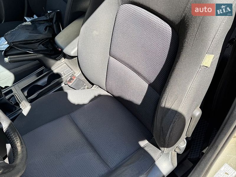 Седан Mazda 3 2006 в Ромнах