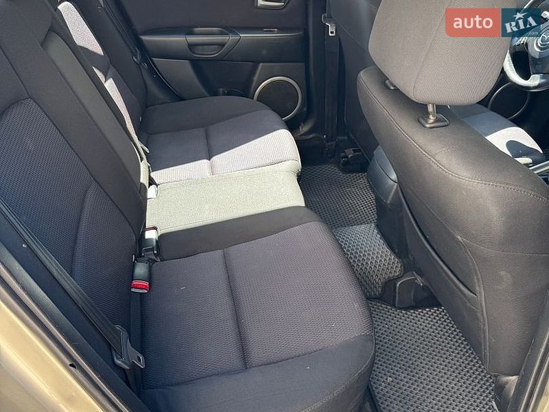 Седан Mazda 3 2006 в Ромнах