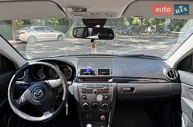 Седан Mazda 3 2006 в Ромнах
