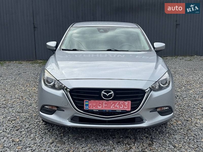 Седан Mazda 3 2018 в Черновцах