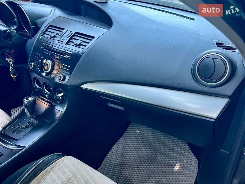 Седан Mazda 3 2012 в Черкассах