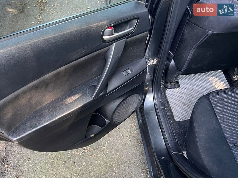 Седан Mazda 3 2012 в Черкассах