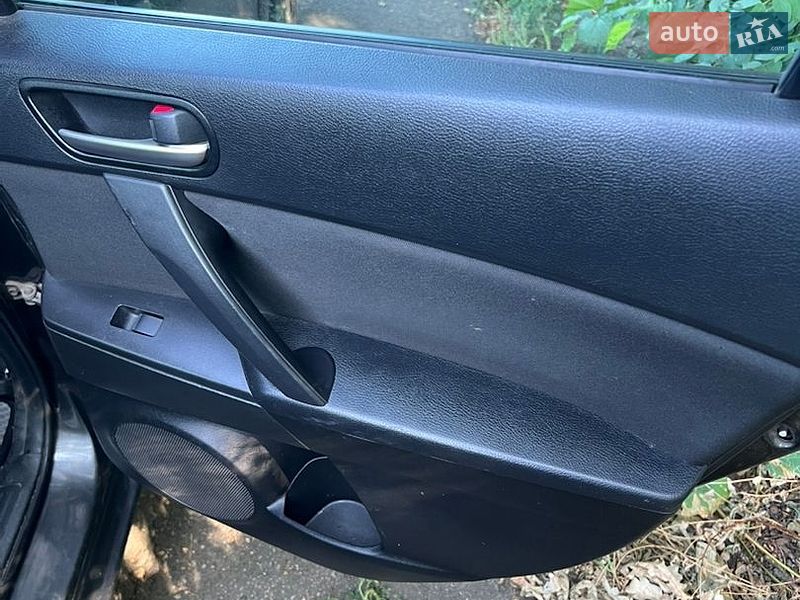 Седан Mazda 3 2012 в Черкассах