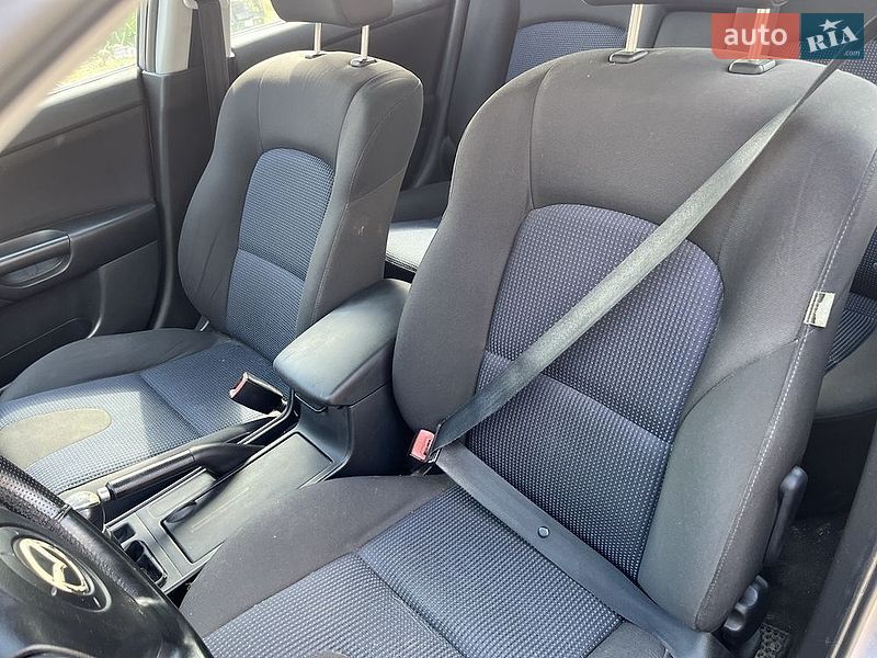 Хетчбек Mazda 3 2003 в Новояворівську