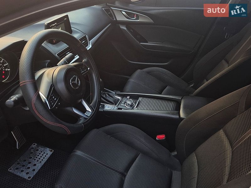 Седан Mazda 3 2017 в Днепре