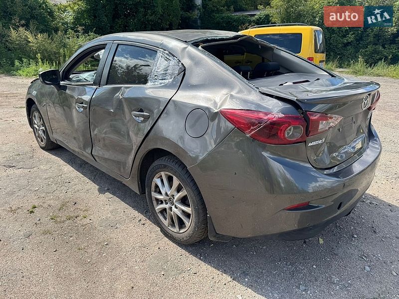 Седан Mazda 3 2016 в Киеве
