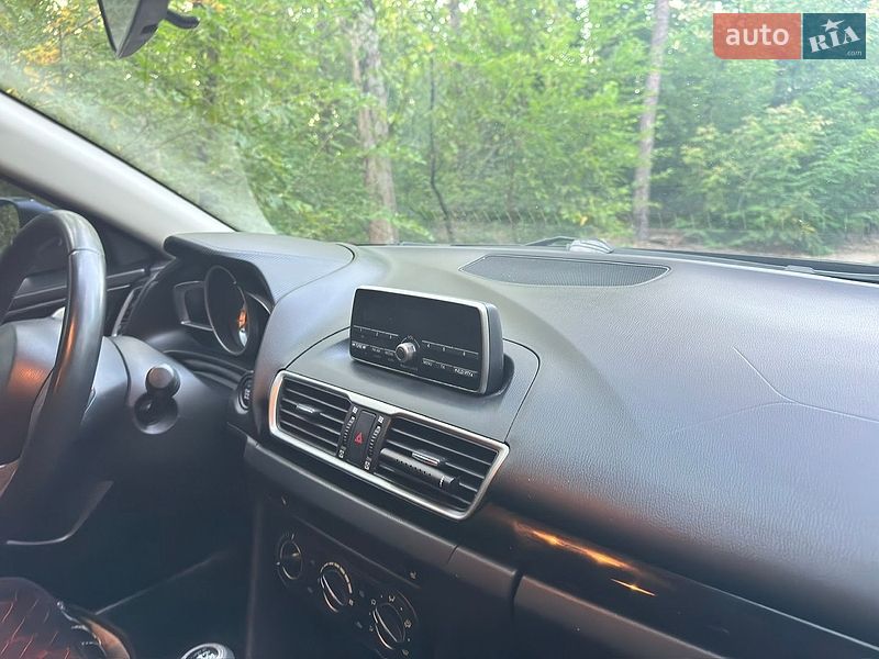 Седан Mazda 3 2015 в Днепре