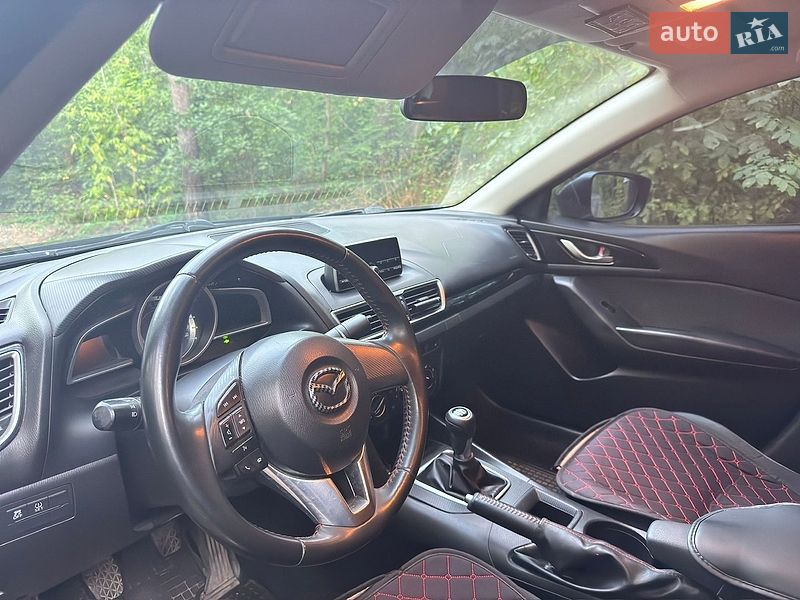 Седан Mazda 3 2015 в Днепре