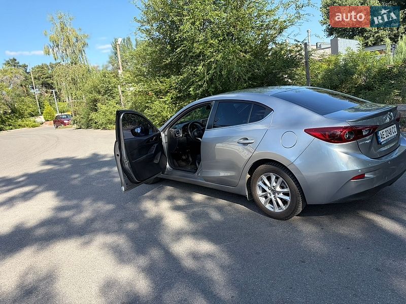 Седан Mazda 3 2015 в Днепре