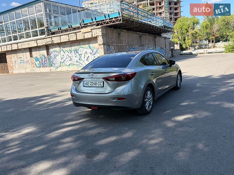 Седан Mazda 3 2015 в Дніпрі