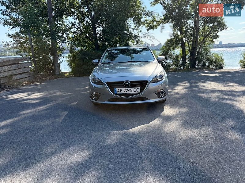 Седан Mazda 3 2015 в Днепре