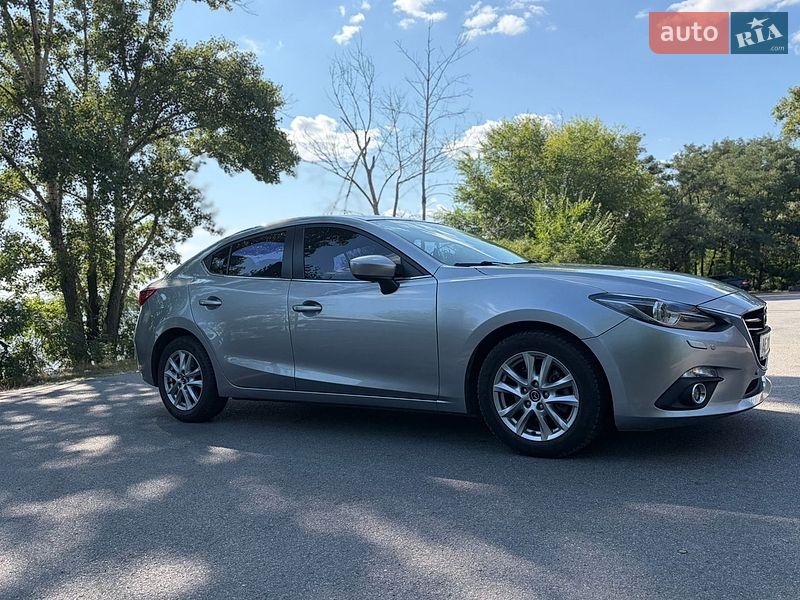 Седан Mazda 3 2015 в Дніпрі