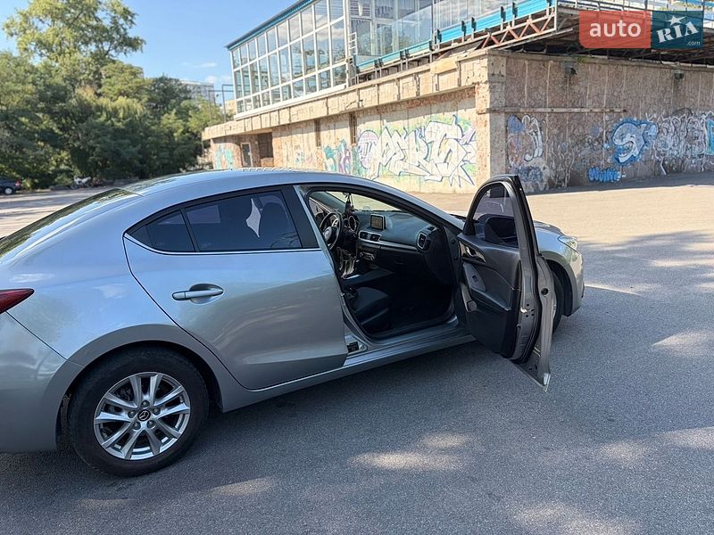Седан Mazda 3 2015 в Днепре