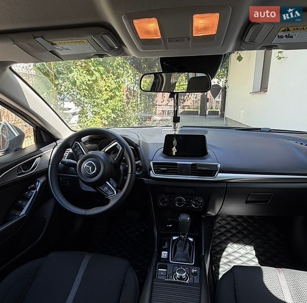 Седан Mazda 3 2018 в Винниках