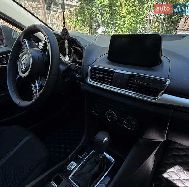 Седан Mazda 3 2018 в Винниках