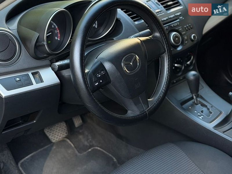Седан Mazda 3 2013 в Рівному