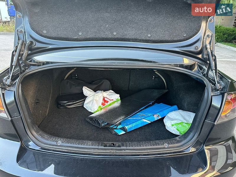 Седан Mazda 3 2006 в Днепре