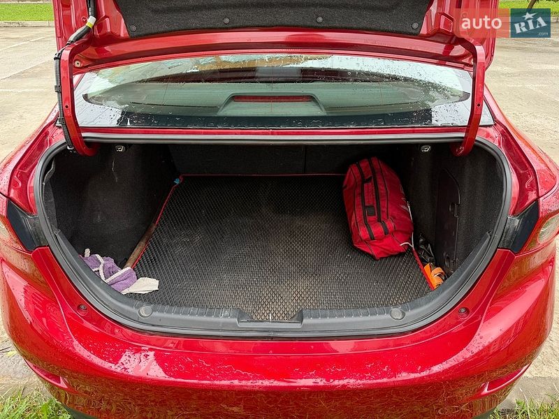 Седан Mazda 3 2015 в Хмельницком