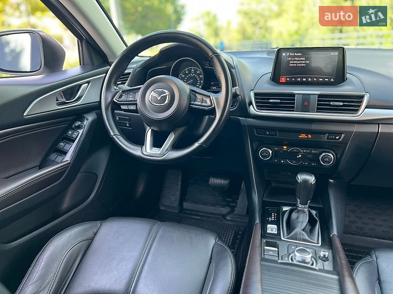 Седан Mazda 3 2018 в Днепре