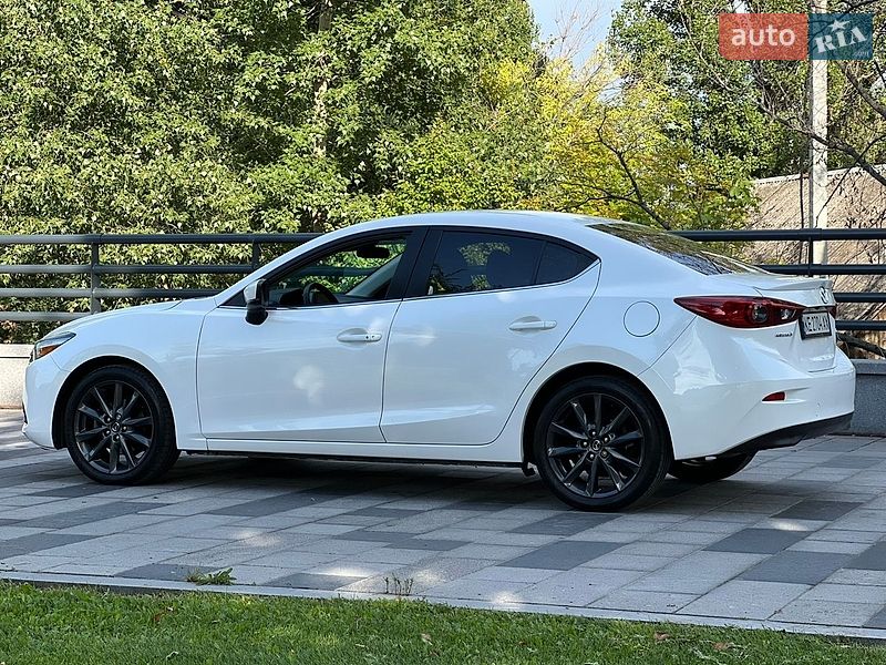Седан Mazda 3 2018 в Днепре