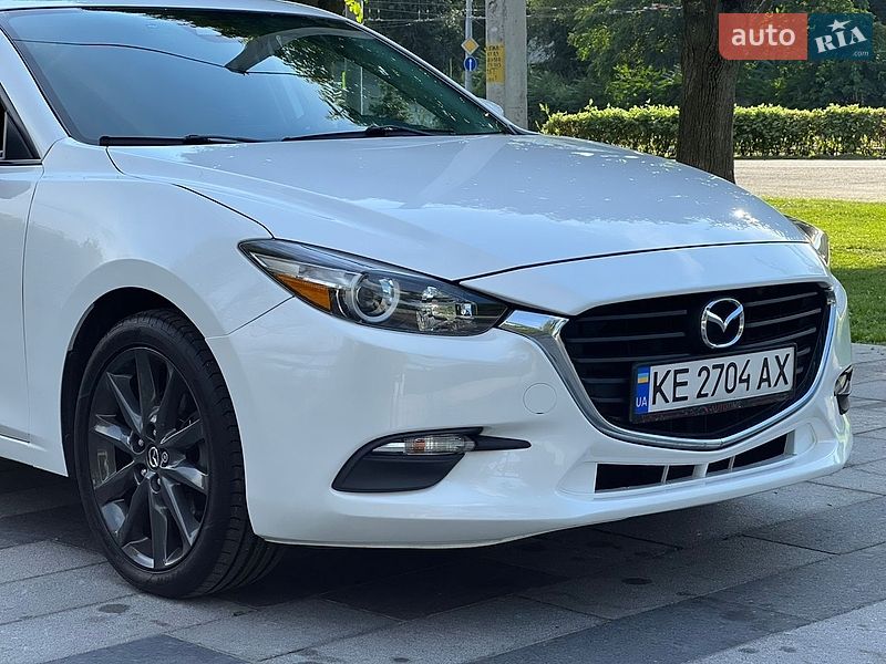 Седан Mazda 3 2018 в Днепре