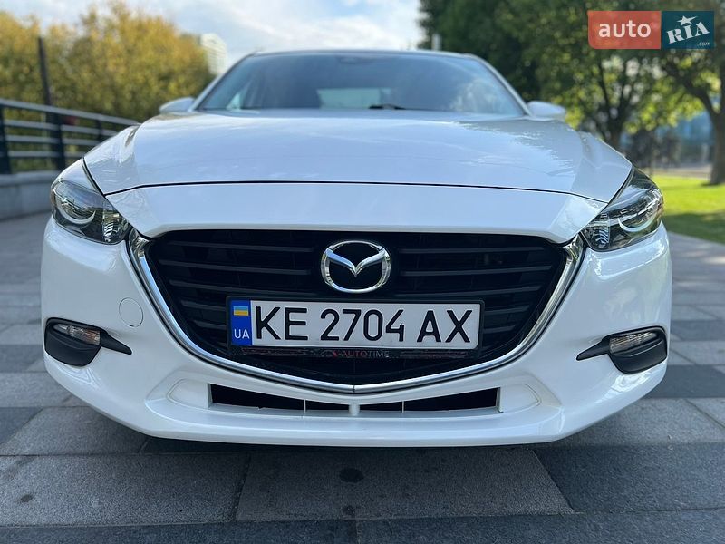 Седан Mazda 3 2018 в Днепре