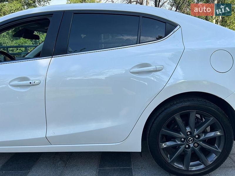Седан Mazda 3 2018 в Днепре