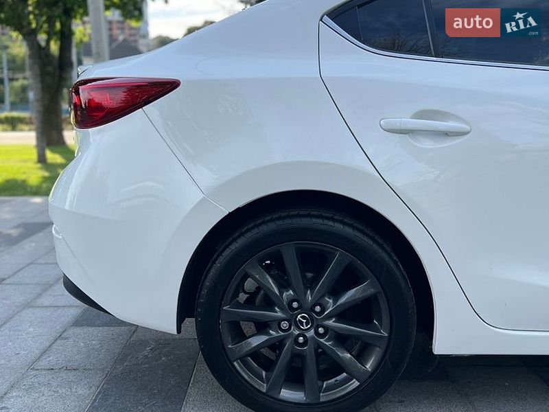 Седан Mazda 3 2018 в Днепре