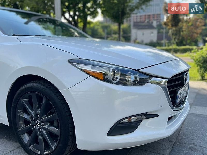 Седан Mazda 3 2018 в Днепре