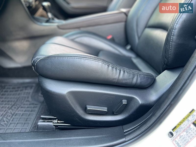 Седан Mazda 3 2018 в Днепре