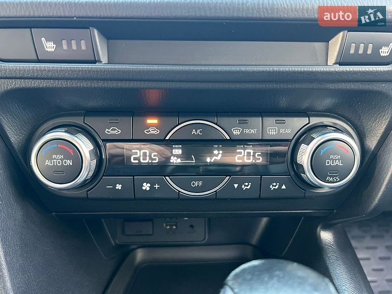 Седан Mazda 3 2018 в Днепре