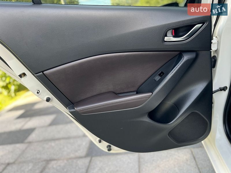 Седан Mazda 3 2018 в Днепре