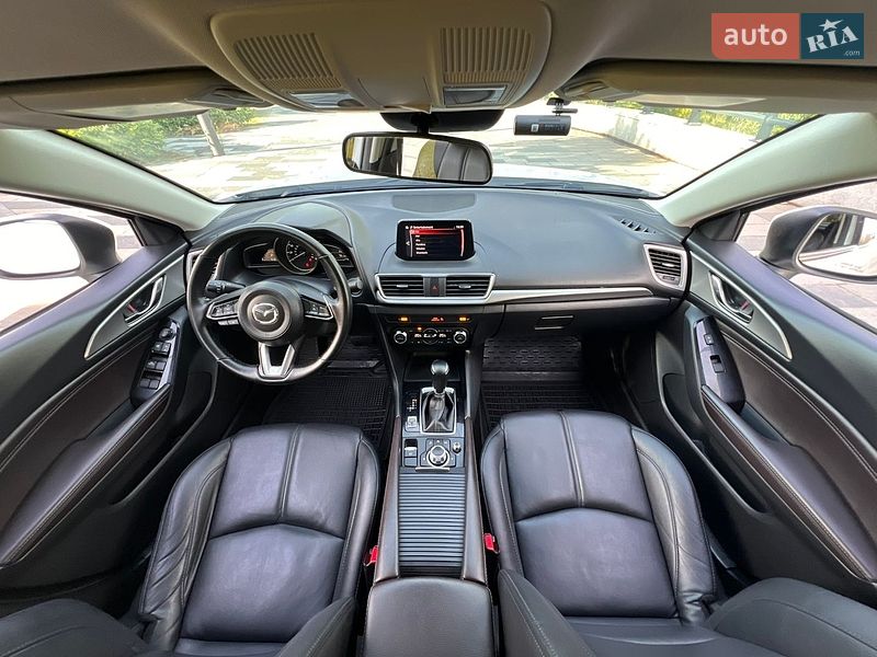 Седан Mazda 3 2018 в Днепре