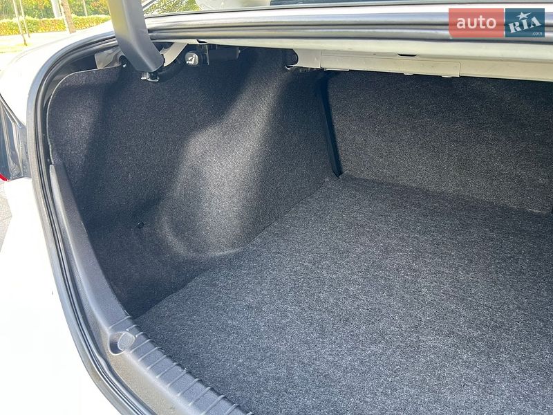 Седан Mazda 3 2018 в Днепре