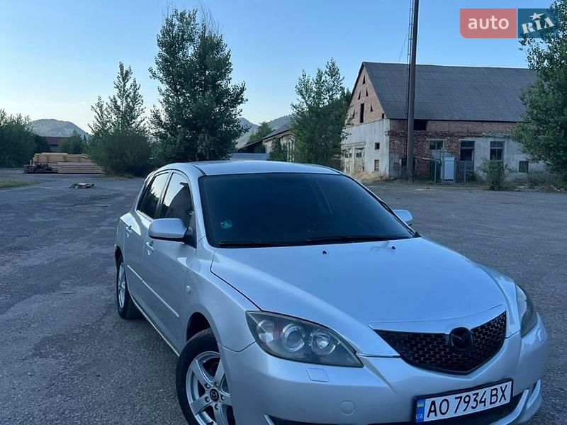 Хетчбек Mazda 3 2004 в Міжгір'ї