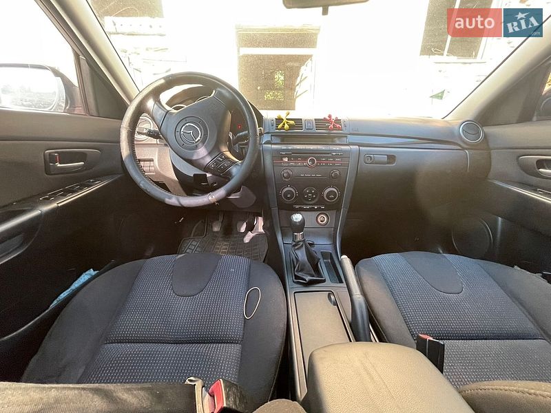 Хетчбек Mazda 3 2004 в Міжгір'ї