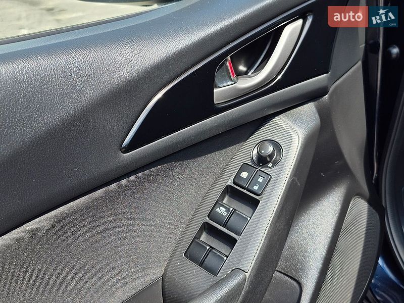 Хэтчбек Mazda 3 2014 в Верхнеднепровске