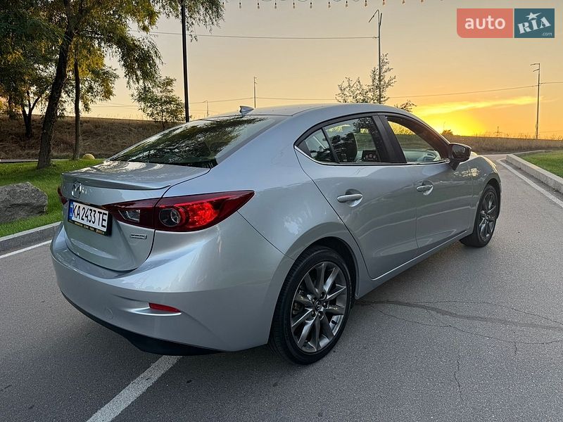 Седан Mazda 3 2018 в Киеве